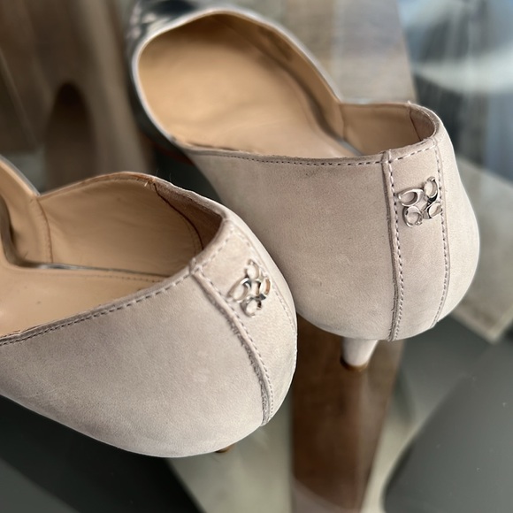 Coach Metallic Silver Pointed Toe Kitten Heel Pumps, Size 11 EXCELLENT! - Picture 7 of 8